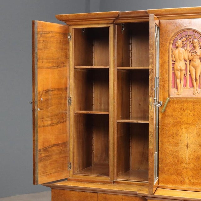 Art Deco Display Cabinet Veneered in Maple Burl For Sale - Image 5 of 16