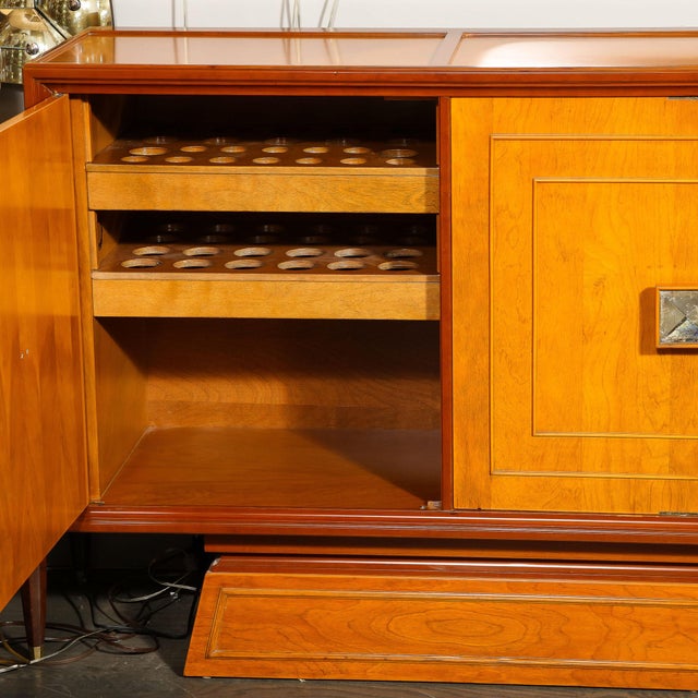 1950s Mid-Century Modernist Bar Cabinet in Book-Matched Walnut With Inset Glass Pulls For Sale - Image 10 of 18