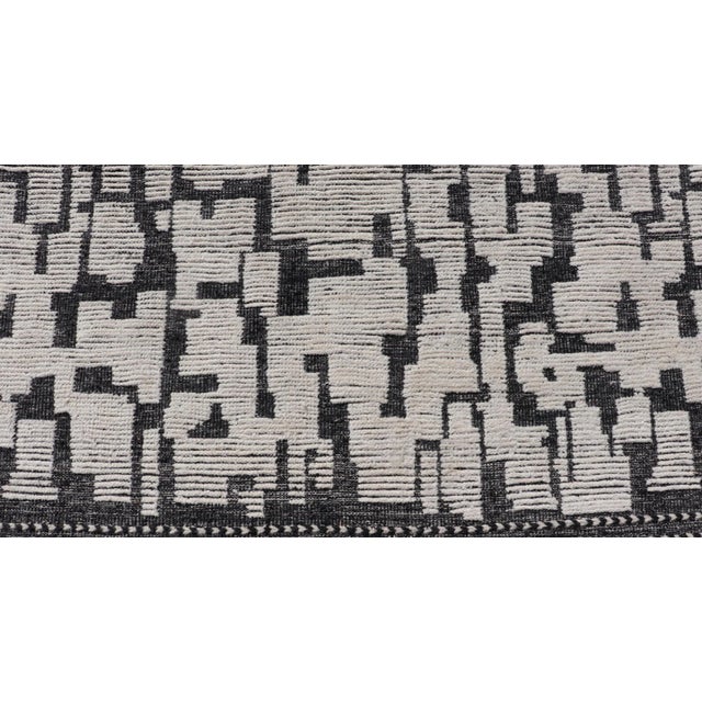 Early 21st Century Keivan Woven Arts Large Moroccan Contemporary Rug in White and Black 9'10 X 15'2 For Sale - Image 5 of 11