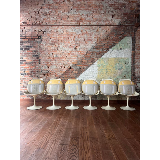 Mid-Century Modern Set of 6 Authentic Early Production Knoll Saarinen Tulip Chairs - Original Condition, Stamped and Labled For Sale - Image 3 of 12
