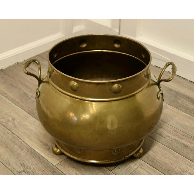 19th Century Pot Belly Brass Coal Bucket on Feet, 1880s For Sale - Image 9 of 10