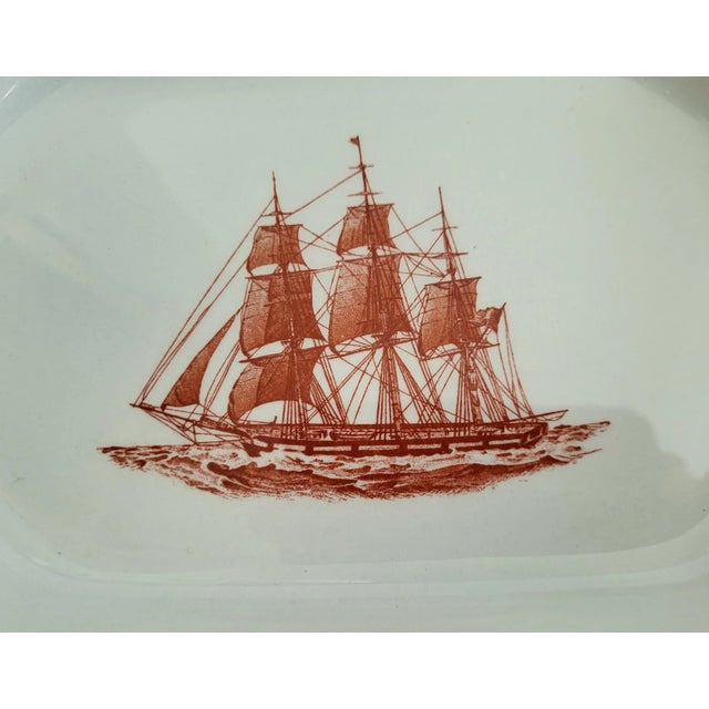 English 1970s Wedgewood Flying Cloud Serving Bowl For Sale - Image 3 of 5