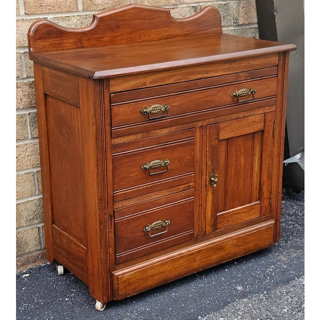 American Early American Style Side Chest of Drawer / Washstand on Wheels, Circa 1910s For Sale - Image 3 of 13