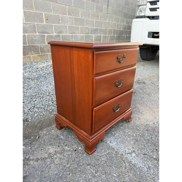 Pair of Vintage Georgian Style Cherry Wood 3 Drawer Nightstands or Bedside Tables For Sale - Image 4 of 14