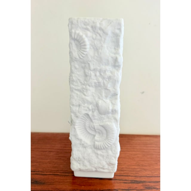 Mid-Century Modern Vintage Vase in West German Biscuit Porcelain from AK Kaiser, 1970s For Sale - Image 3 of 9