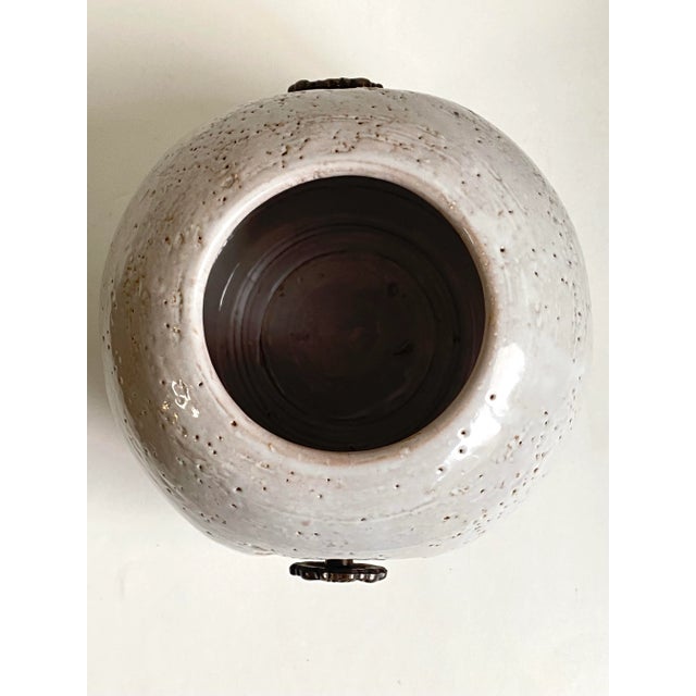 Mid Century Aldo Londi for Bitossi White Medallion Vase 1960s For Sale In Seattle - Image 6 of 7