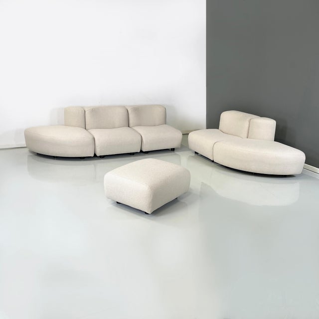 Italian space age modern Modular sofa in white-beige fabric with pouf, 1970s Modular sofa made up of 6 modules entirely...