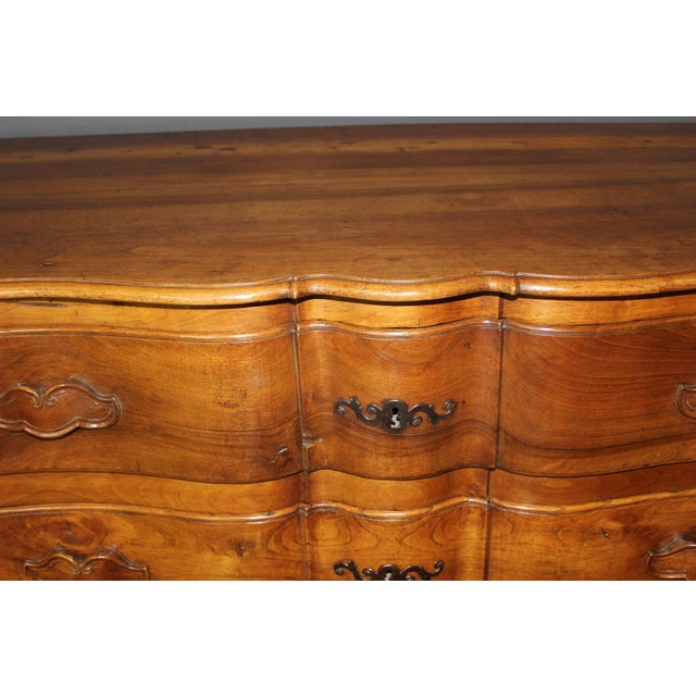 Antique Walnut Crossbow-Shaped Commode, 1750 For Sale - Image 12 of 17