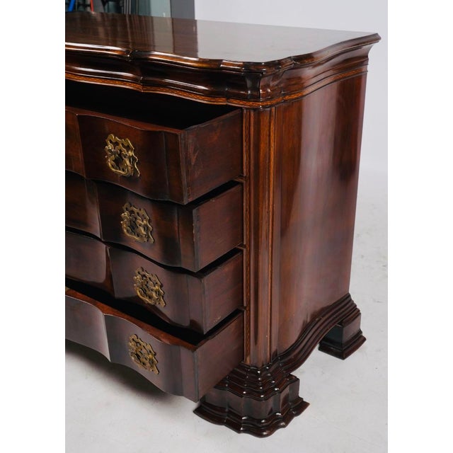 Alfonso Marina Late 20th Century Alfonso Marina Handcrafted Mahogany Serpentine Chest of Drawers With Brass Hardware For Sale - Image 4 of 9