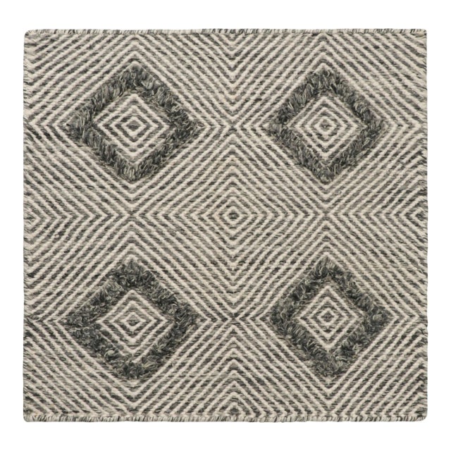 Rug & Kilim’s Contemporary Scatter Rug With White and Gray Geometric Patterns For Sale