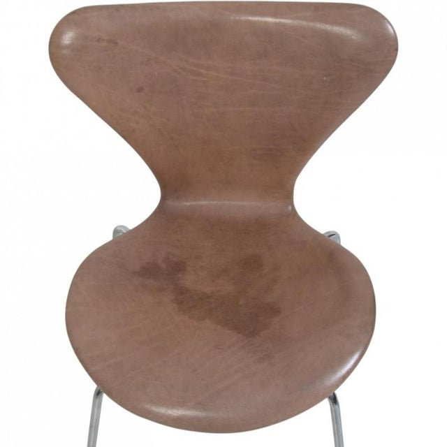 Seven Chairs in Patinated Brown Leather by Arne Jacobsen, 1990s, Set of 6 For Sale - Image 12 of 18