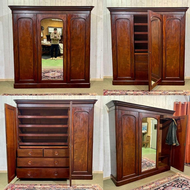 Victorian English mahogany bedroom wardrobe from the 19th century - disassembles into 5 parts - H=2m07 W=2m15 D=62cm.