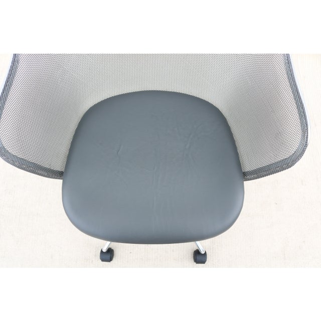 Italian Modern Antonio Citterio for B&b Italia Iuta Swivel Desk Task Chair, Gray Leather For Sale - Image 11 of 18
