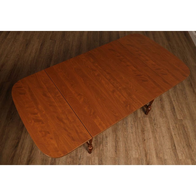 Mid 20th Century Traditional Maple Expandable Drop Leaf Gateleg Dining Table For Sale - Image 5 of 18