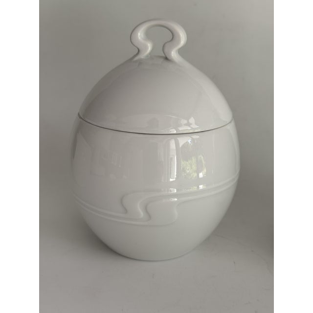 Rosenthal Asimmetria Milk Jug and Sugar Bowl by Bjørn Wiinblad for Rosenthal Studio Linie Germany, 1992, Set of 2 For Sale - Image 4 of 5