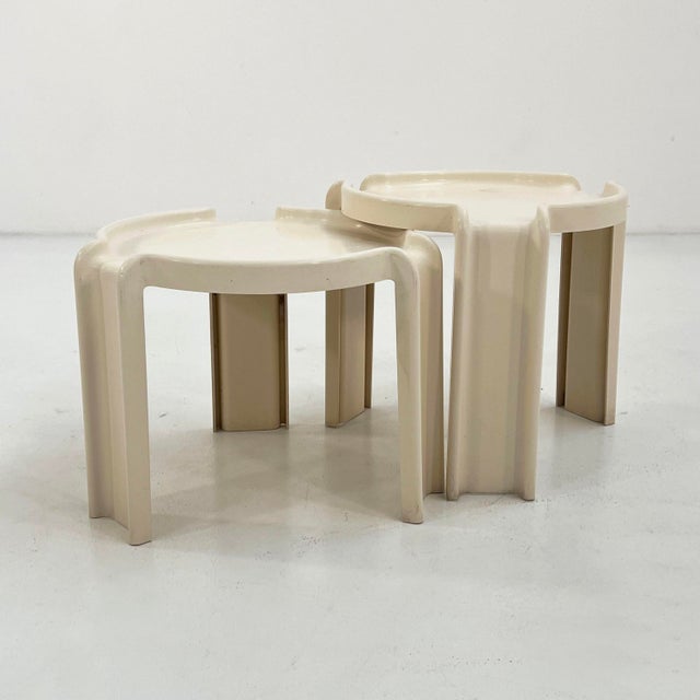 Plastic White Side Tables by Giotto Stoppino for Kartell, 1970s, Set of 2 For Sale - Image 7 of 10