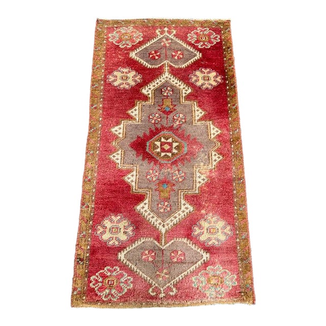 Turkish Yastik Rug 1'6" x 2'9" For Sale