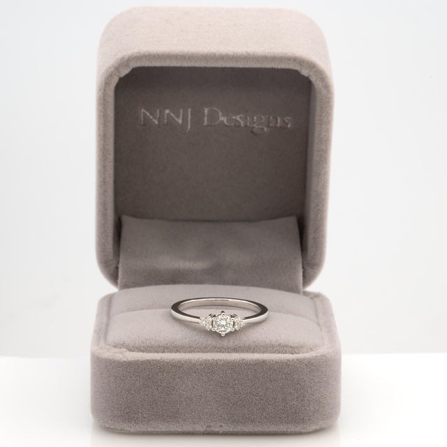 Modern Earth Mined Diamond Ring With Diamond Accents: Solid 14k Gold – Round, 4mm, Size 6.75 For Sale - Image 3 of 9