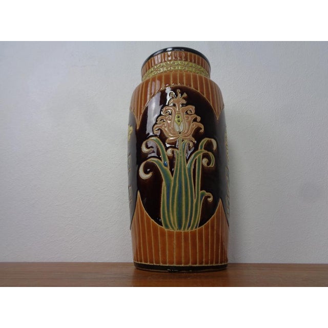 Art Nouveau ceramic vase with floral motifs from the 1920s.
