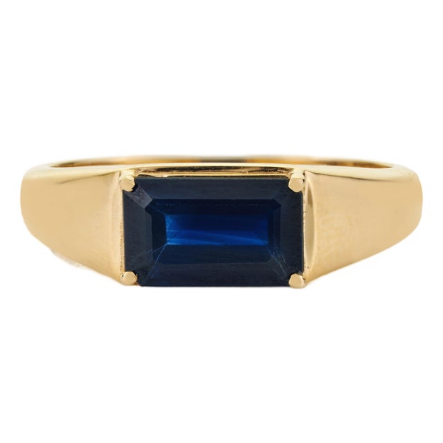 VRJewels 1.72ct Sapphire Vintage Signet Ring Size 4 in 14k Yellow Gold For Sale