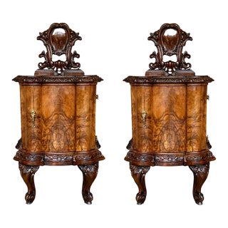 Early 20th Century Pair of Venetian Baroque Naightstands With Crest For Sale