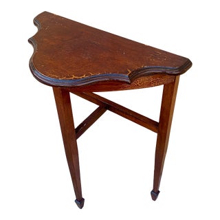 Antique American Federal Walnut Side Table, Mid 19th Century For Sale