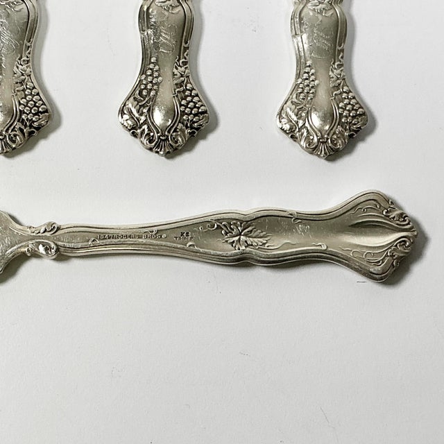 1940s Vintage Hollywood Regency English Chippendale Silverplate Butter Knives- Set of 5. For Sale - Image 10 of 11