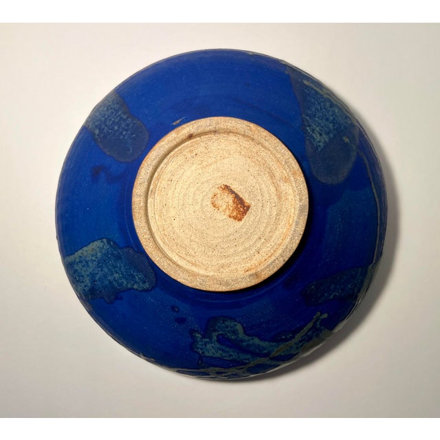 Mid-Century Modern Studio Art Pottery Cobalt Blue Ultramarine Ceramic Bowl 13"d For Sale - Image 4 of 8