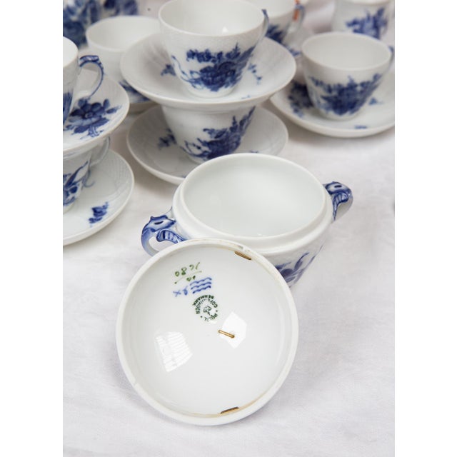 Vintage Blue Flower Blå Blomst Coffee Set from Royal Copenhagen, 1980s, Set of 33 For Sale - Image 13 of 14