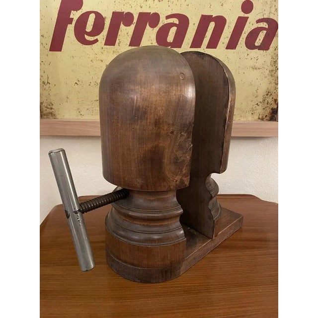 Hat Mould, in Flawless conditions. Designed 1920 to 1949