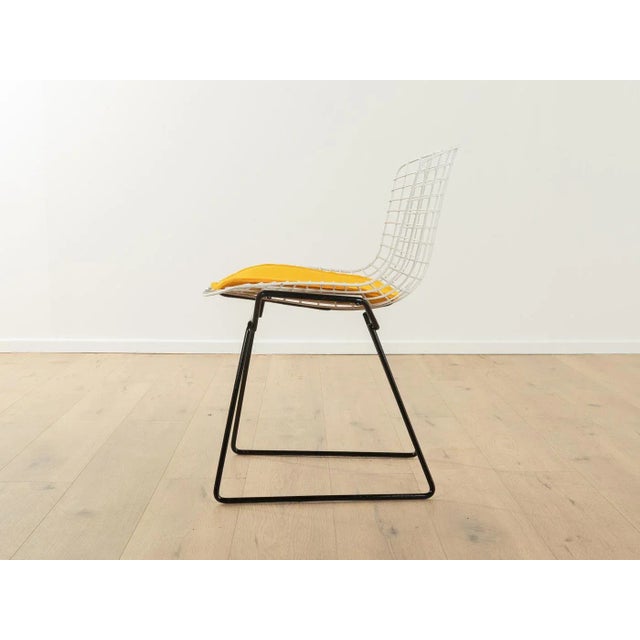 BERTOIA Chair, Model 420, based on a 1940s design by Harry Bertoia for Knoll. Wire mesh frame with a new yellow felt seat...