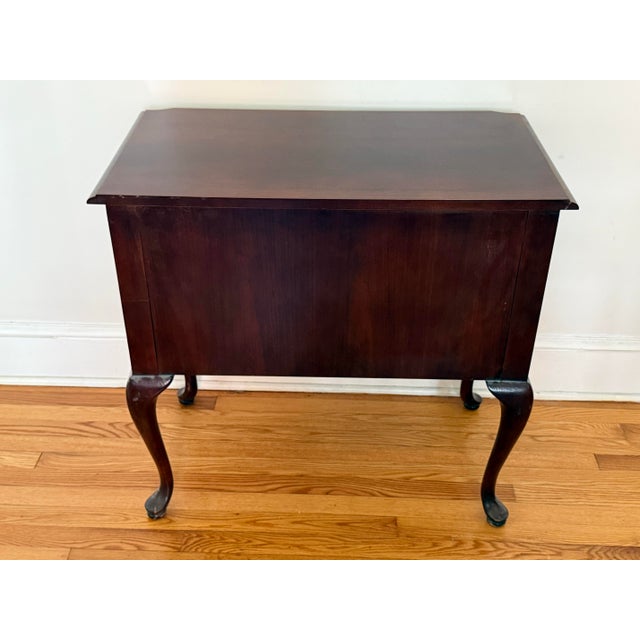 Late 20th Century Thomasville Traditional Cherry Queen Anne Style Lowboy For Sale - Image 9 of 10