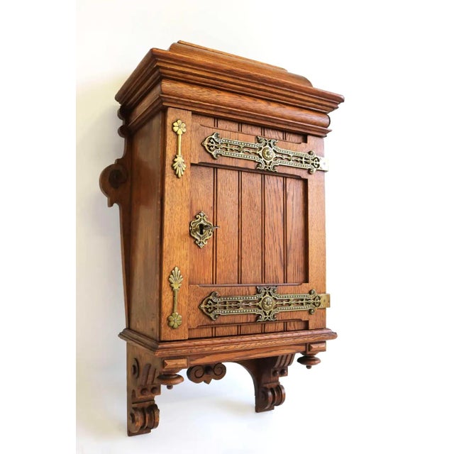 Early 20th Century Antique Arts and Crafts European Small Wall Cabinet in Oak and Brass, 1900s For Sale - Image 5 of 16