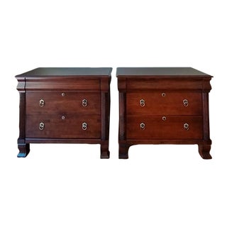 A Pair of British Classics Daryn Nightstands With Drawers by Ethan Allen For Sale