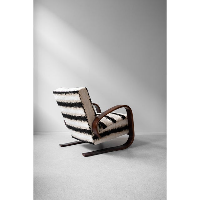 Art Deco Tank Armchair attributed to Miroslav Navrátil, Former Czechoslovakia, 1960s For Sale - Image 3 of 9