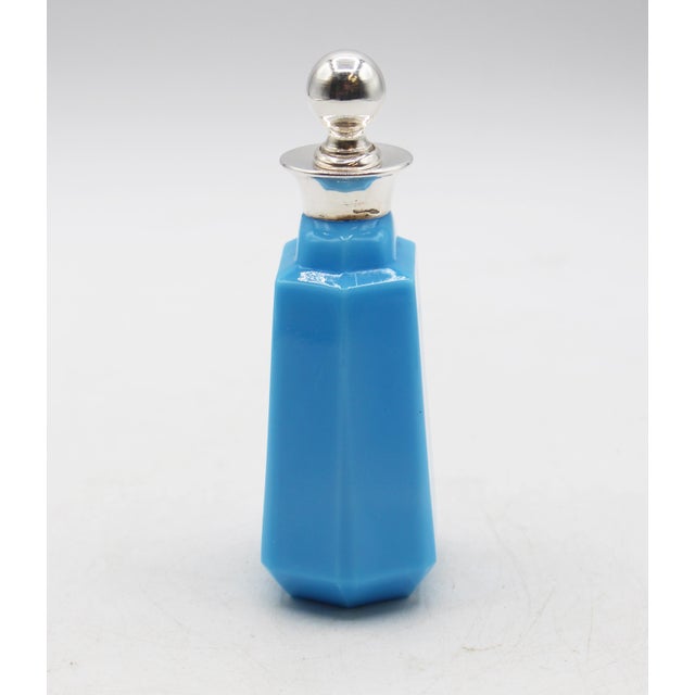 Circa 1920s Art Deco Octagonal French Blue Opaline Glass Snuff Bottle For Sale - Image 4 of 9