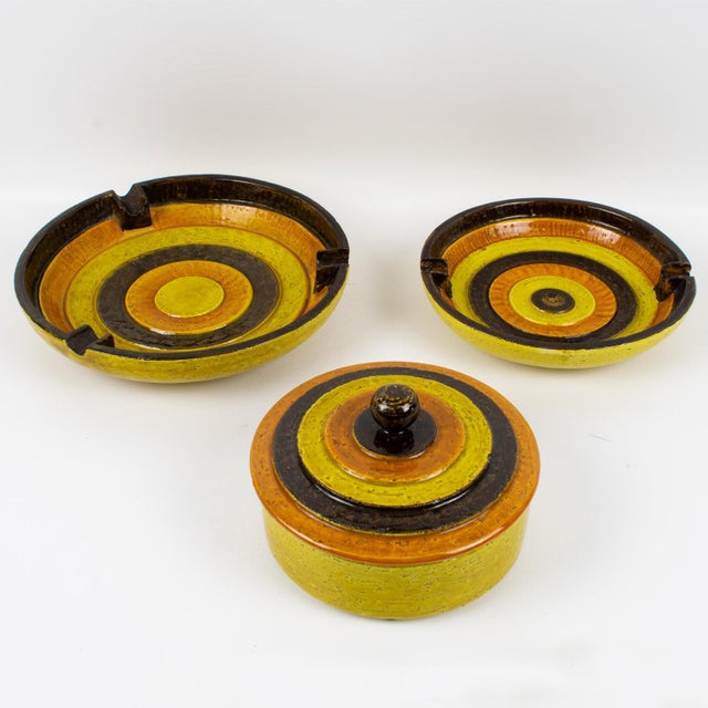 This is an exceptional Mid-Century Modern Aldo Londi for Bitossi ceramic set of three pieces, with a box, and two vide...