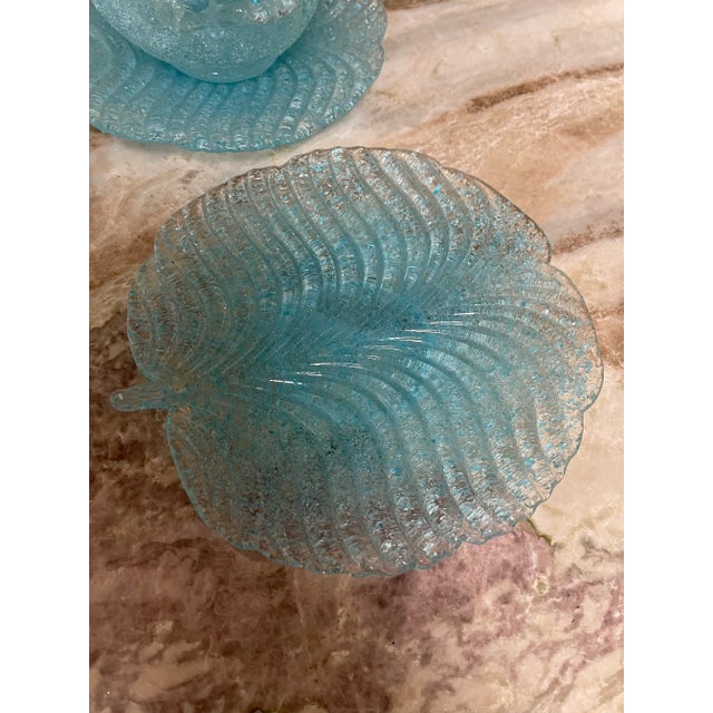 1950s 1950s Murano Attributed Fratelli Toso Overshot Glass Blue Bowl With Leaf Shaped Underplates- 12 Pieces For Sale - Image 5 of 10
