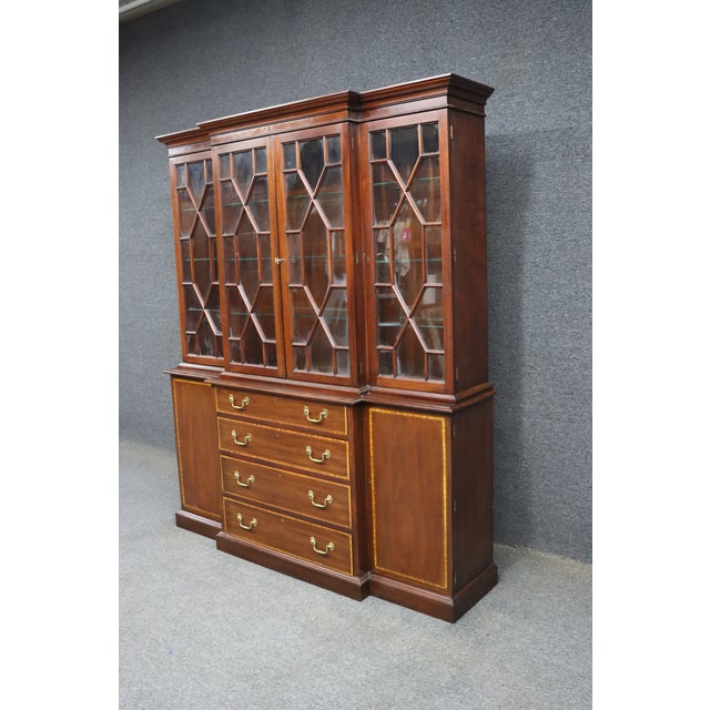 Late 20th Century Henkel Harris Virginia Galleries Genuine Mahogany Two-Piece Breakfront China Cabinet For Sale - Image 5 of 17