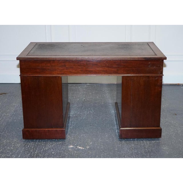Antique Pedestal Writing Desk by Edwardian Maple & Co, 1890 For Sale - Image 14 of 18