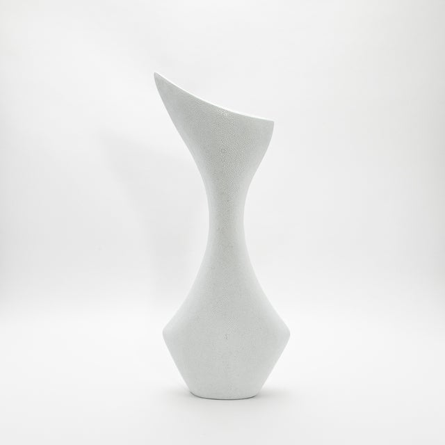 Modern Modern Sculptural Vase in White Shagreen by R&y Augousti For Sale - Image 3 of 7