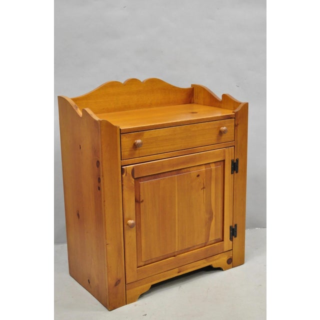 Vintage Broyhill Usa Colonial Style Pine Wood Washstand Side Table Cabinet For Sale In Philadelphia - Image 6 of 16