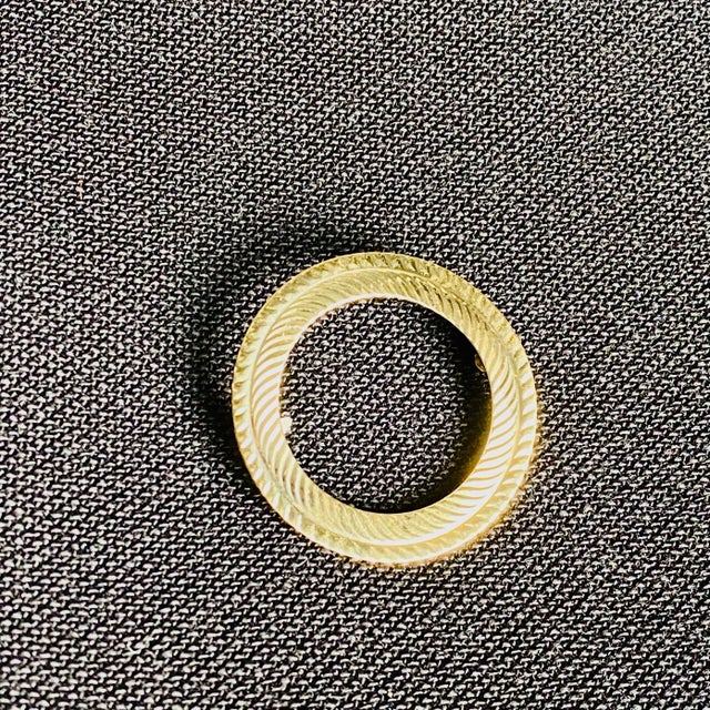 Contemporary 1990s 14k Yellow Gold Circle Brooch With Etched Accents For Sale - Image 3 of 7