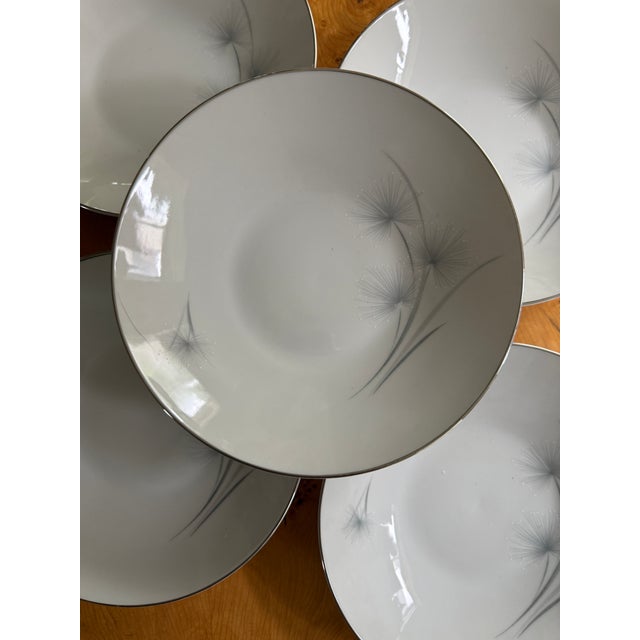 Contemporary 1950s Set of Eight (8) Hutschenreuther Caribe Soup Bowls 7.75 Inch White Blue Gray Platinum Rim Minimalist Porcelain For Sale - Image 3 of 7