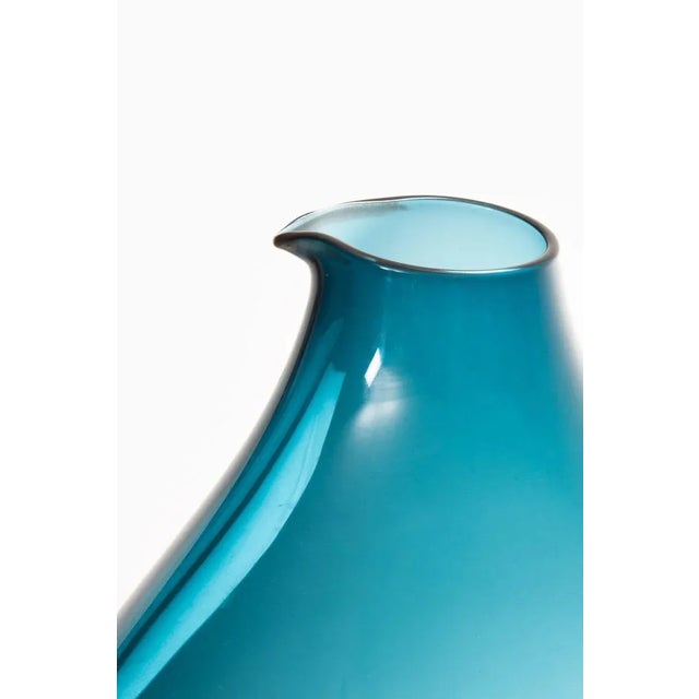 Vase by Kjell Blomberg for Gullaskruf, Sweden For Sale - Image 3 of 5
