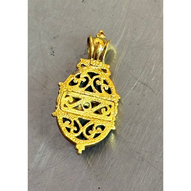 1950s-60s Victorian style gold tone/black stone pendant. Excellent condition.