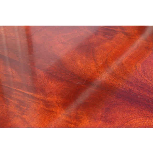 Henredon Henredon Banded Flame Mahogany Double Pedestal Dining Table and 8 Mahagony Chairs - Set of 9 For Sale - Image 4 of 12