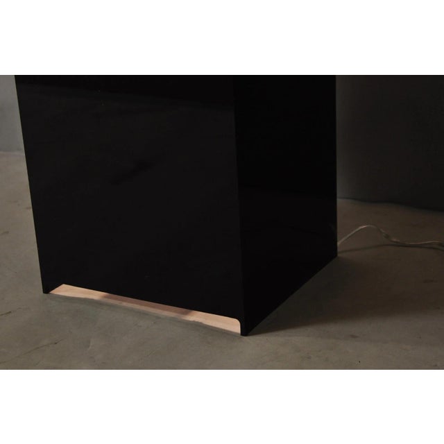 Vintage Mid Century Modern Clear Lucite & Black Acrylic Lighted Pedestal Stand For Sale - Image 10 of 18