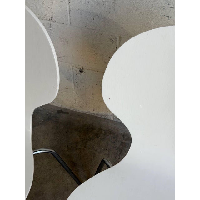 Metal Mid 20th Century Set of 4 Danish Modern White Stacking Dining Chairs Mid Century Chrome Chairs For Sale - Image 7 of 11