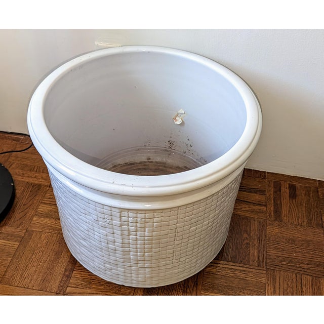 Late 20th Century Large Gloss White Gainey Pottery Planter For Sale In San Diego - Image 6 of 7